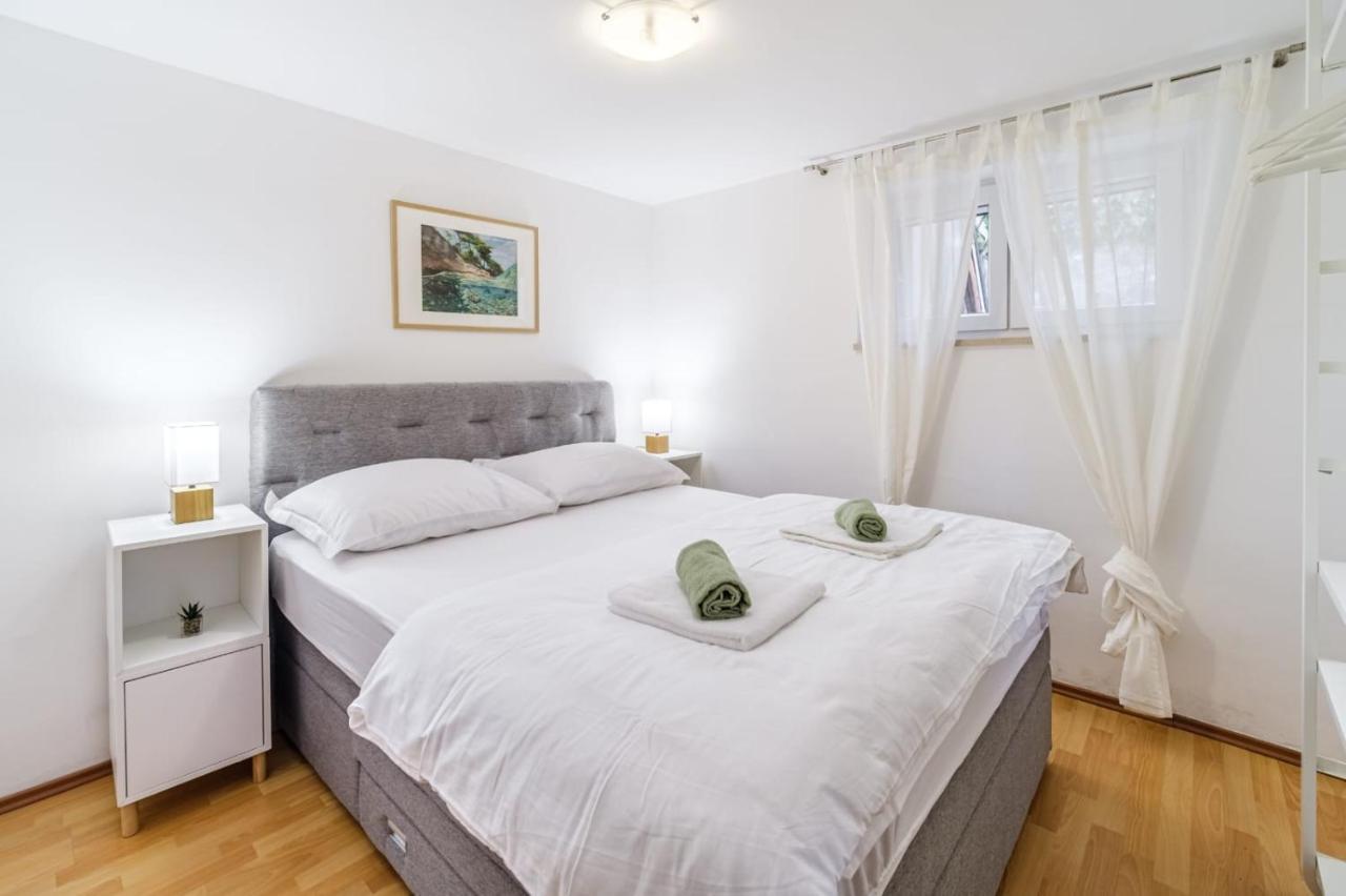Apartmani P&S Supetar Buitenkant foto