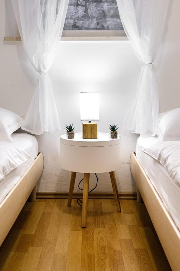 Apartmani P&S Supetar Buitenkant foto