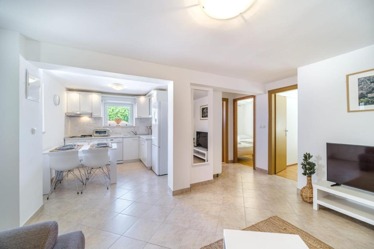 Apartmani P&S Supetar Buitenkant foto