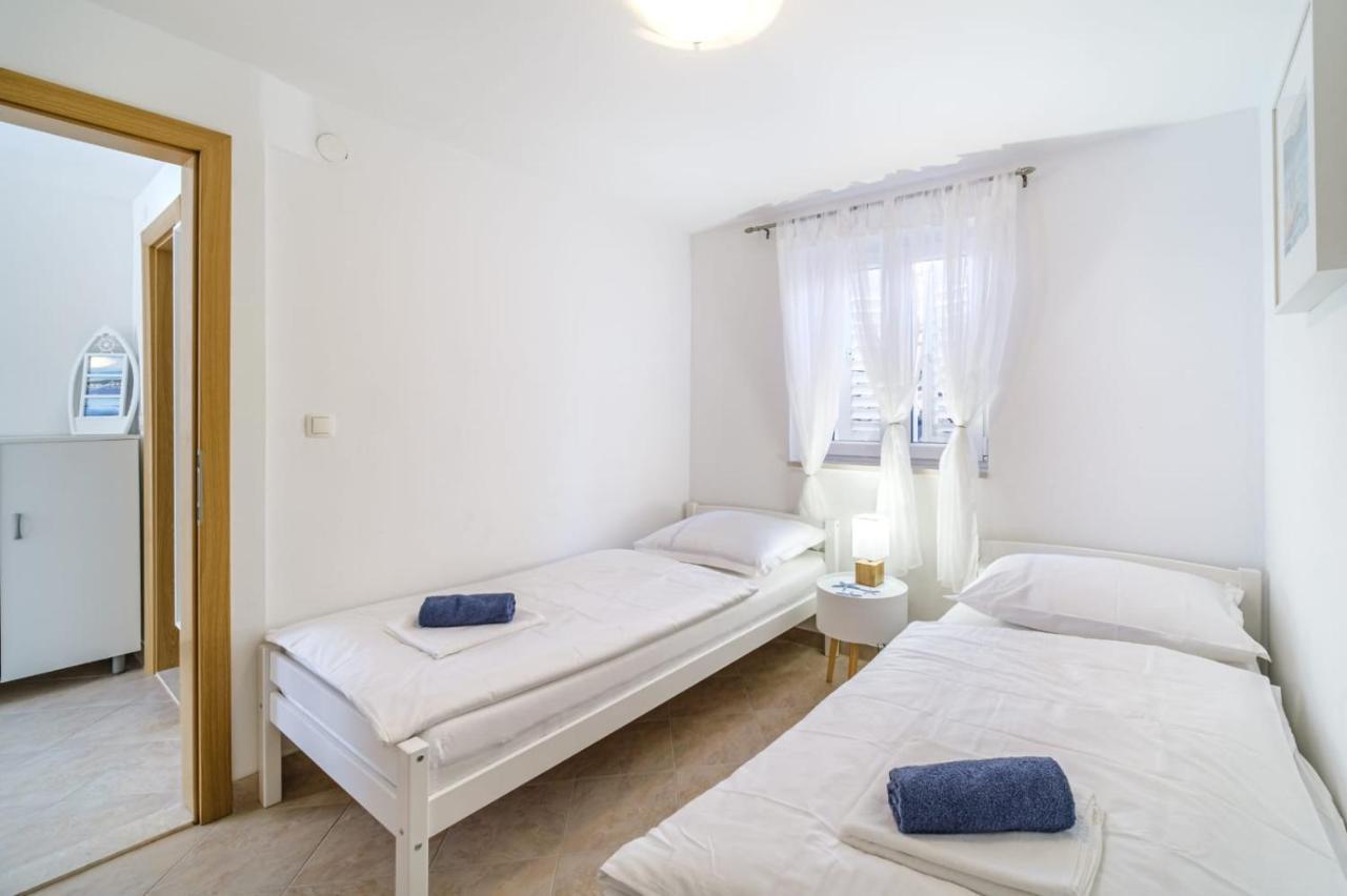 Apartmani P&S Supetar Buitenkant foto