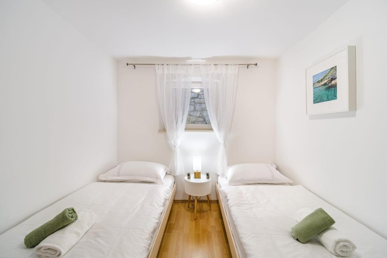 Apartmani P&S Supetar Buitenkant foto